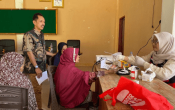 Mahasiswa KKN-PK Angkatan 69 Unhas Hadirkan Pemeriksaan Kesehatan dan Edukasi bagi Lansia di Barru