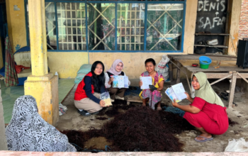 Door to Door, Mahasiswa KKN Unhas Tingkatkan Kesadaran Pembudidaya Rumput Laut di Bantaeng