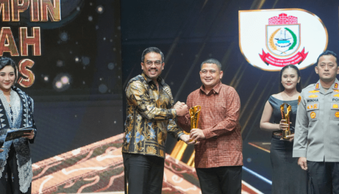 LONTARA+ Antar Munafri Arifuddin Raih Penghargaan Pemimpin Daerah Award 2026