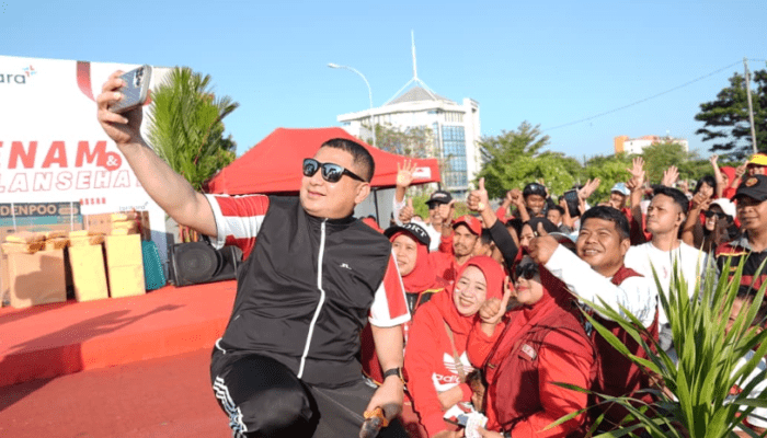 Lepas Jalan Sehat Warga Maccini Sombala, Munafri Ajak Makassar Mulai Kelola Sampah dari Rumah