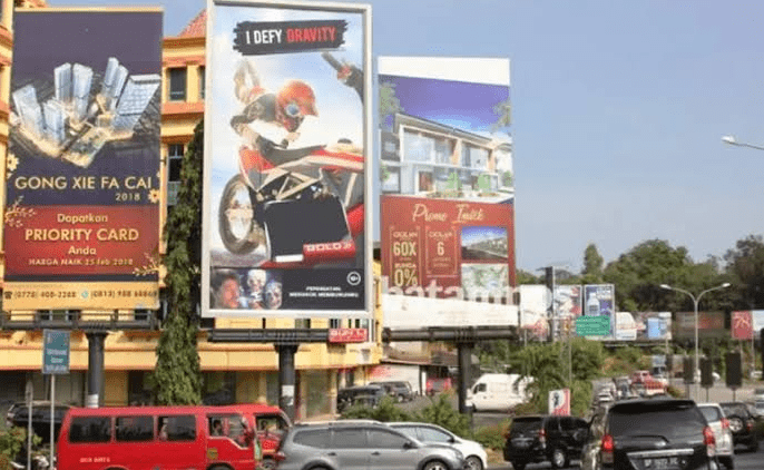 Potret Reklame di Kota Makassar