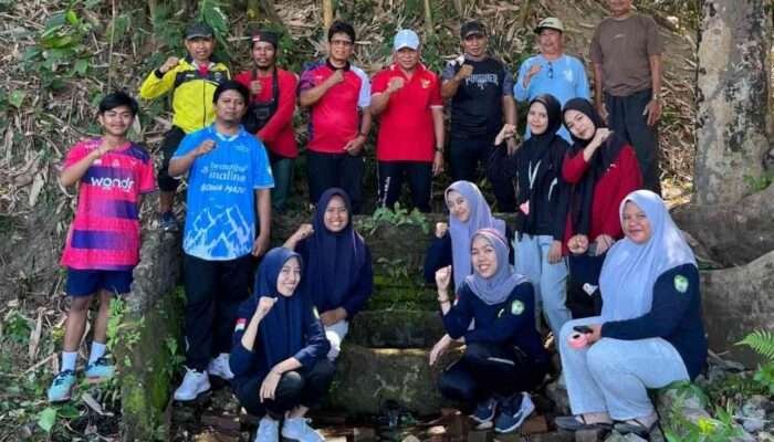 Jelang HUT ke-81 RI, Karang Taruna Pabbentengang Bangun Tugu Perjuangan Wolter Monginsidi dan Emmy Saelan