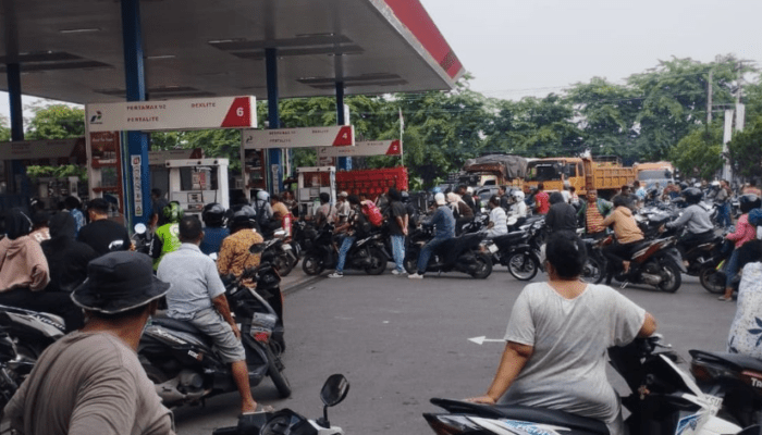 Antrean Solar Mengular di Sejumlah SPBU, Pemprov Sulsel Siapkan Satgas dan Tertibkan Kendaraan