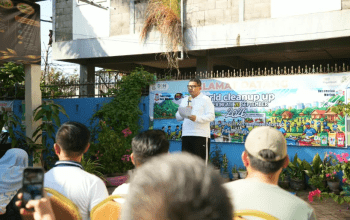 Wali Kota Makassar Gunakan Kapal Pembersih Limbah Laut Susuri Pantai Losari Bersama Satgas