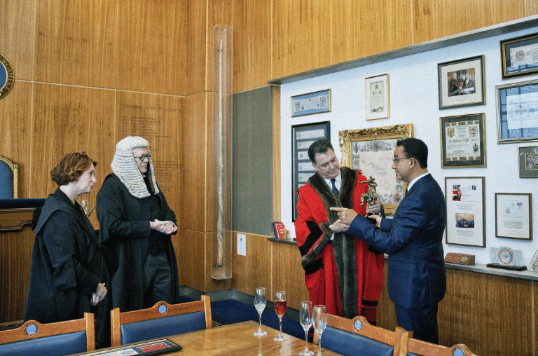 Anies Baswedan Dianugerahi Freedom of the City of London