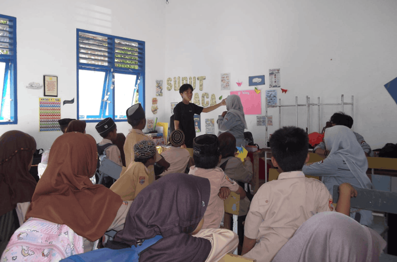 Belajar Statistika Sambil Bermain, Mahasiswa Unhas Dampingi Siswa di Toddopulia Maros