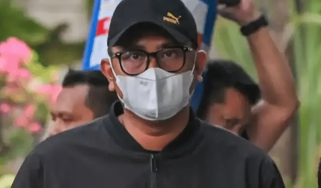 Bupati Klaten Hamenang Wajar Ismoyo yang terjaring dalam operasi tangkap tangan (OTT) saat tiba di Gedung Merah Putih KPK (Foto Antara)