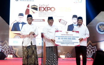 Gubernur Sulsel Serahkan Rp10 Miliar untuk Masjid Asrama Haji, Siapkan Lahan Kantor Kemenhaj