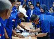 Jadi Calon Tunggal, Appi Kembalikan Formulir Ketua Demokrat Sulsel Didampingi 24 DPC