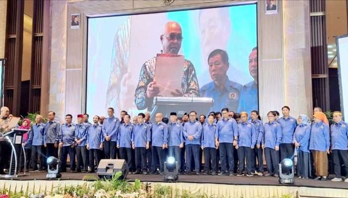 Akhmad Munir Lantik Suwardi Thahir sebagai Ketua PWI Sulsel Periode 2026–2031