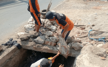 Dinas PU Makassar Kerahkan 150 Personel Normalisasi Drainase di Paccerakkang