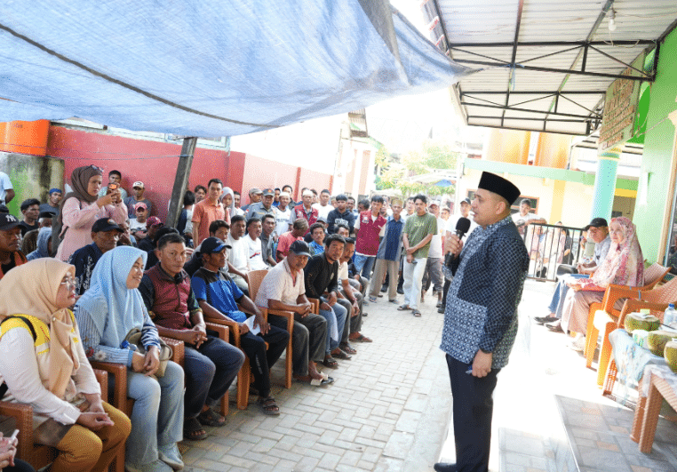 Sapa Warga Pulau Terluar, Munafri Serahkan Bantuan untuk 143 Nelayan di Lumu-lumu