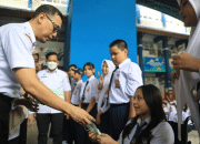 Sekda Boyong SKPD Turun ke Sekolah, Bagikan Masker Cegah Dampak Kabut Asap