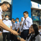 Kualitas Udara Makassar Sangat Tidak Sehat, Pemkot Bagikan Masker Gratis kepada Siswa