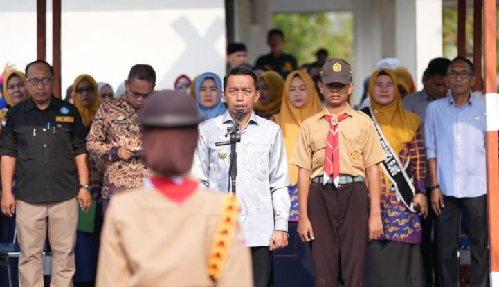 Syaharuddin Alrif Jadi Pembina Apel Pagi di SMPN 2 Pangsid