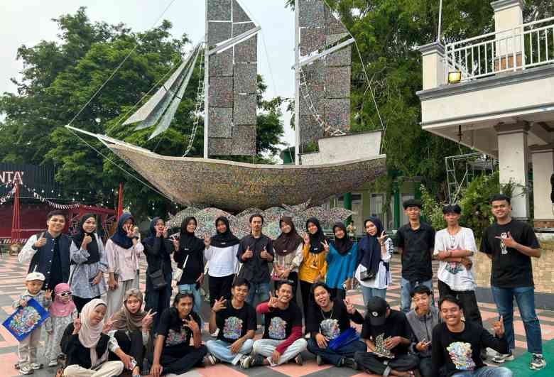 Pinisi Plastik Hidupkan Pantai Seruni Bantaeng, Ubah Sampah Jadi Karya Seni Bernilai